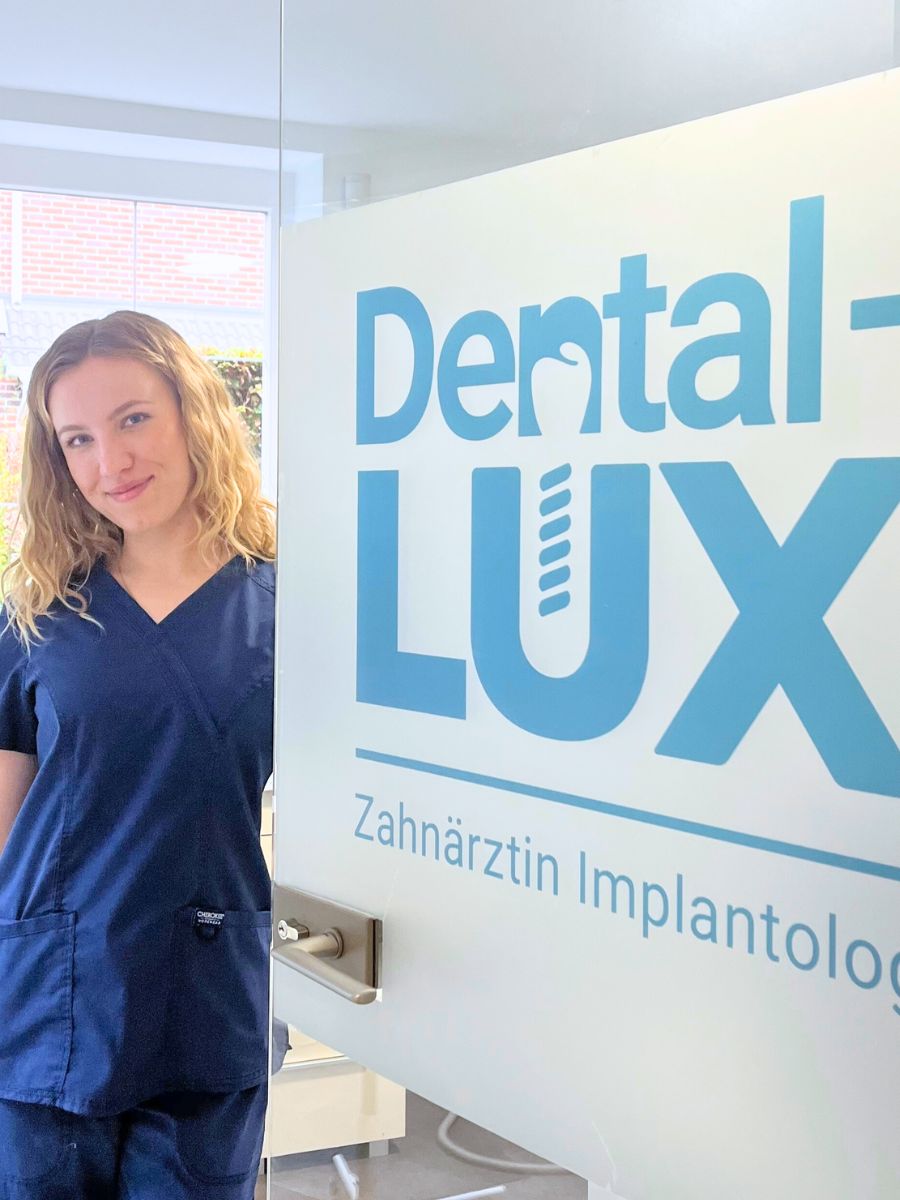 Dr. Farkas Fanni Júlia Zahnärztin Nachmittagstermine Dental-Lux